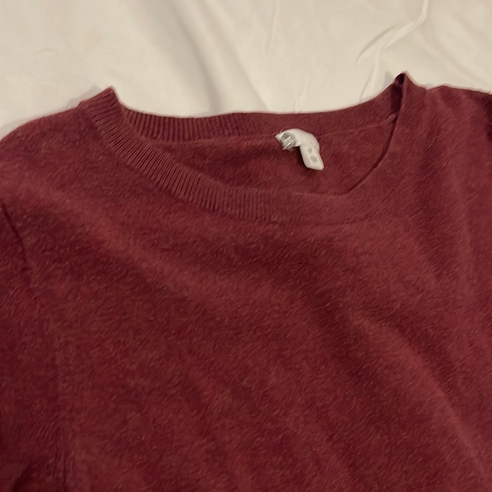 Nice sweater - Picture 2 of 2